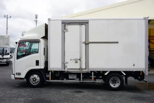 いすゞ エルフ TPG-NMR85AN(2WD)の写真3