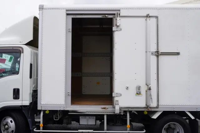 いすゞ エルフ TPG-NMR85AN(2WD)の写真18
