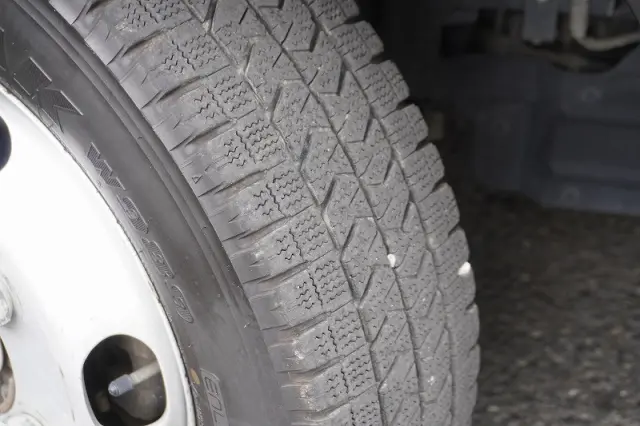 いすゞ エルフ 2RG-NLR88AN(2WD)の写真9
