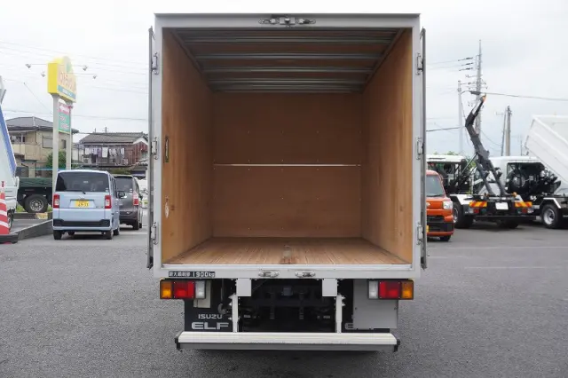 いすゞ エルフ 2RG-NLR88AN(2WD)の写真18