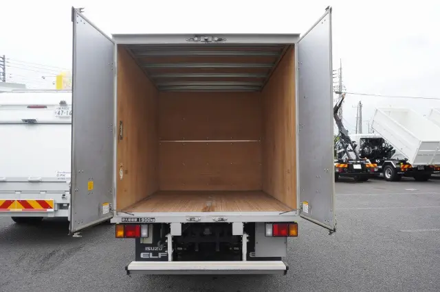 いすゞ エルフ 2RG-NLR88AN(2WD)の写真23