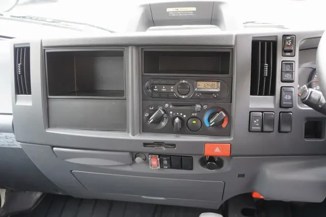 いすゞ エルフ 2RG-NLR88AN(2WD)の写真30