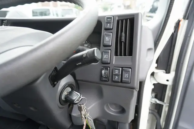 いすゞ エルフ 2RG-NLR88AN(2WD)の写真32