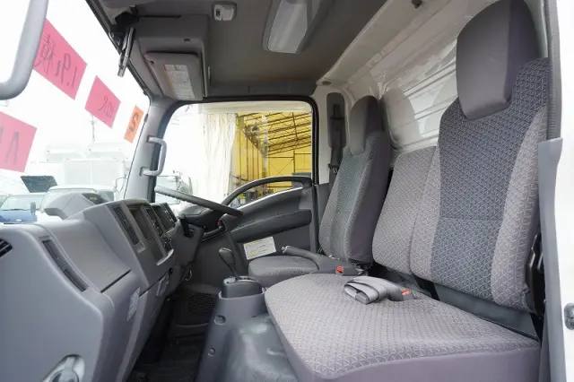 いすゞ エルフ 2RG-NLR88AN(2WD)の写真37