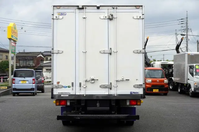 いすゞ エルフ 2RG-NPR88AN(2WD)の写真4