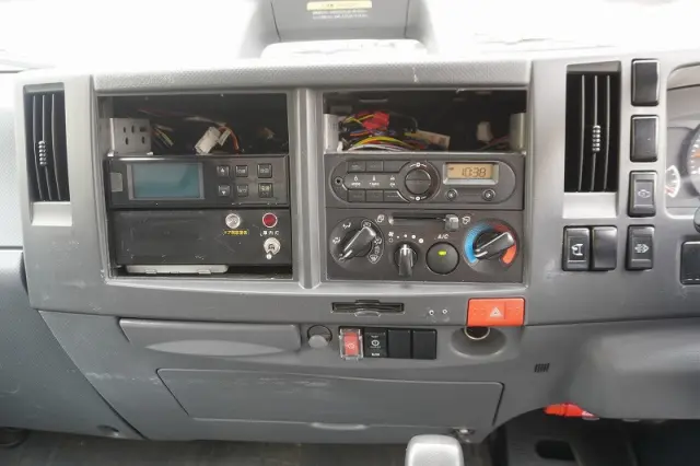いすゞ エルフ 2RG-NPR88AN(2WD)の写真30