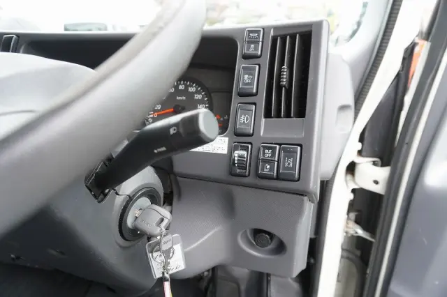 いすゞ エルフ 2RG-NPR88AN(2WD)の写真32