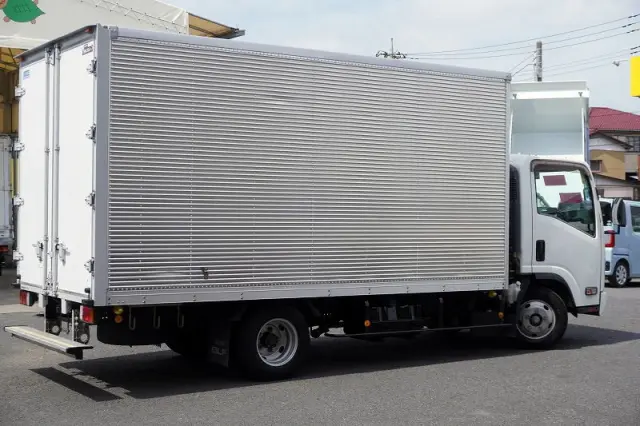 いすゞ エルフ TRG-NPR85AN(2WD)の写真8