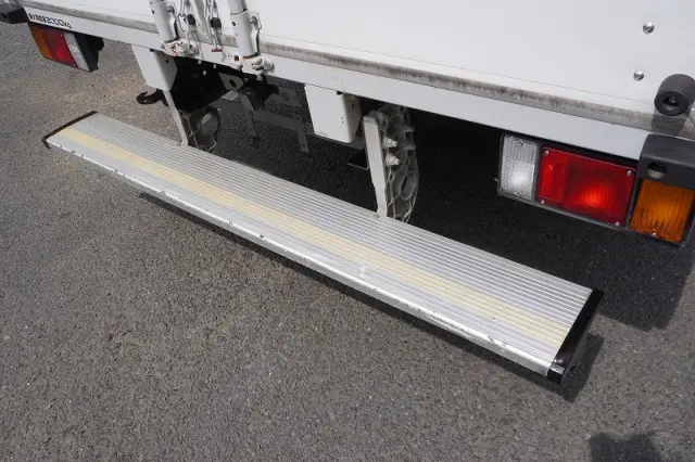 いすゞ エルフ TRG-NPR85AN(2WD)の写真28