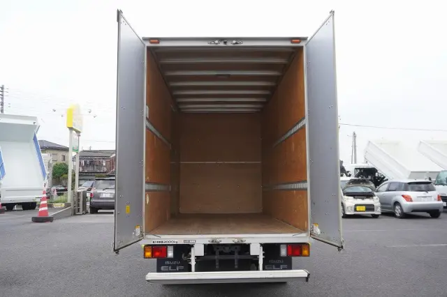 いすゞ エルフ TRG-NLR85AN(2WD)の写真24