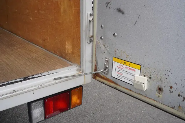 いすゞ エルフ TRG-NLR85AN(2WD)の写真25