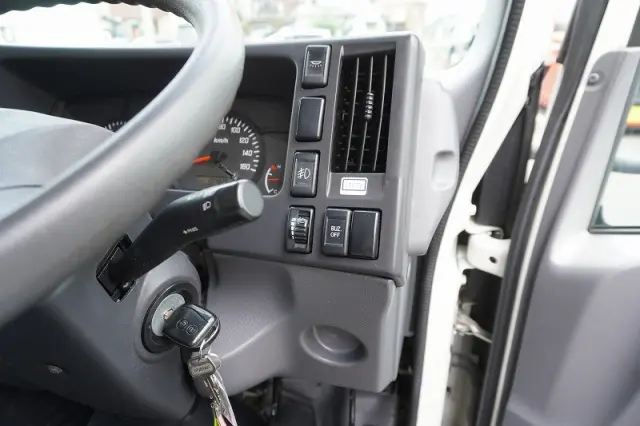 いすゞ エルフ TRG-NLR85AN(2WD)の写真34