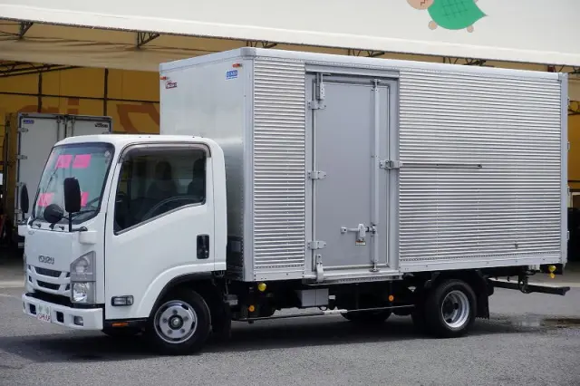 いすゞ エルフ TRG-NLR85AN(2WD)の写真1