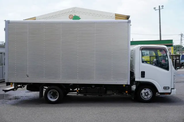 いすゞ エルフ TRG-NLR85AN(2WD)の写真5