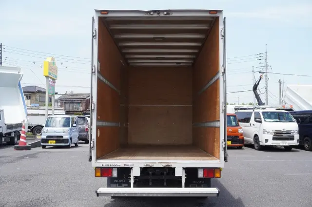 いすゞ エルフ TRG-NLR85AN(2WD)の写真19