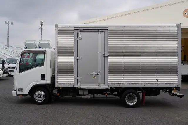 いすゞ エルフ TRG-NLR85AN(2WD)の写真3