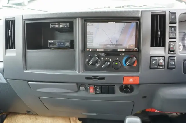 いすゞ エルフ TRG-NLR85AN(2WD)の写真31