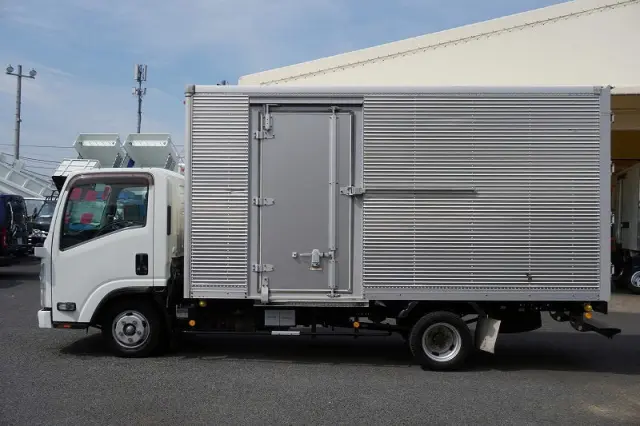 いすゞ エルフ TRG-NLR85AN(2WD)の写真3