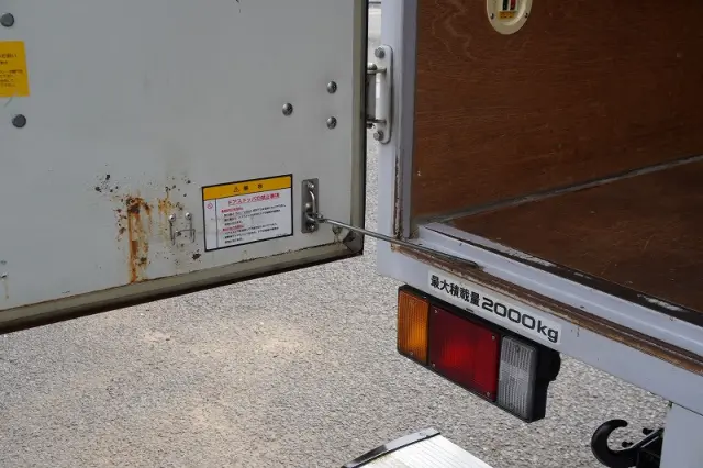 いすゞ エルフ TRG-NLR85AN(2WD)の写真25