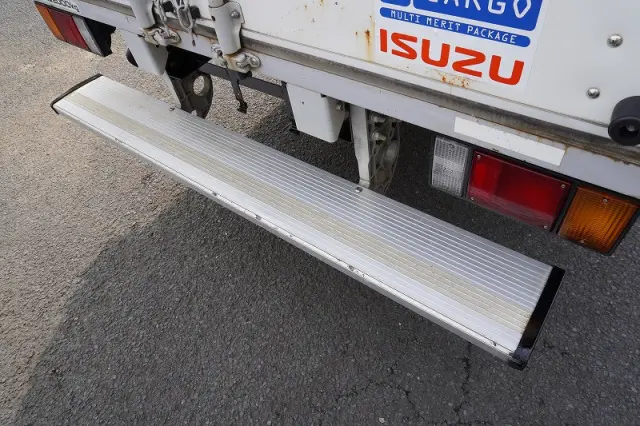 いすゞ エルフ TRG-NLR85AN(2WD)の写真27