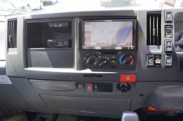 いすゞ エルフ TRG-NLR85AN(2WD)の写真31