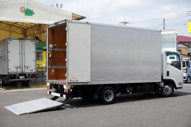 いすゞ エルフ TKG-NMR85AN(2WD)の写真9