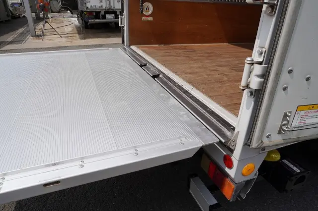 いすゞ エルフ TKG-NMR85AN(2WD)の写真29