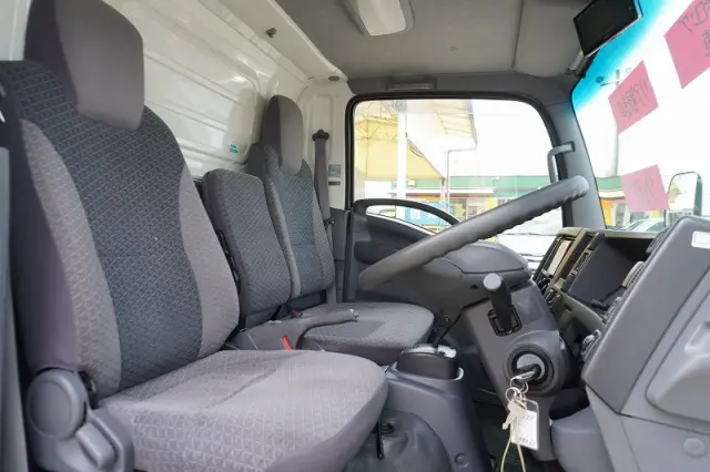 いすゞ エルフ TKG-NMR85AN(2WD)の写真45