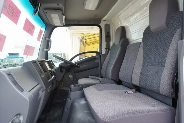 いすゞ エルフ TKG-NMR85AN(2WD)の写真48