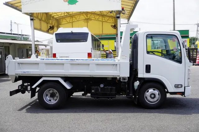 いすゞ エルフ TKG-NPR85YN(2WD)の写真5