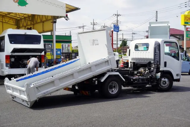 いすゞ エルフ TKG-NPR85YN(2WD)の写真9