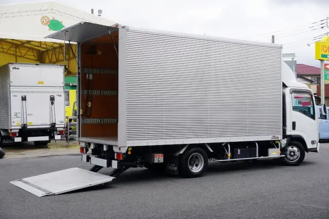 いすゞ エルフ 2RG-NPR88AN(2WD)の写真9
