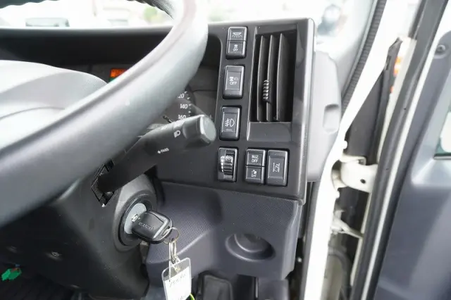 いすゞ エルフ 2RG-NPR88AN(2WD)の写真38