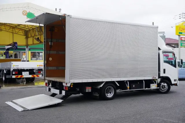 いすゞ エルフ 2RG-NPR88AN(2WD)の写真9