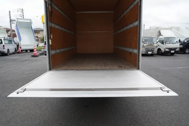 いすゞ エルフ 2RG-NPR88AN(2WD)の写真22