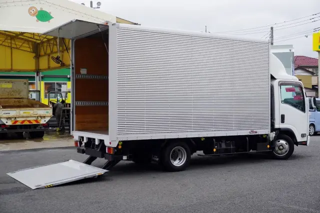 いすゞ エルフ TPG-NNR85AN(2WD)の写真9