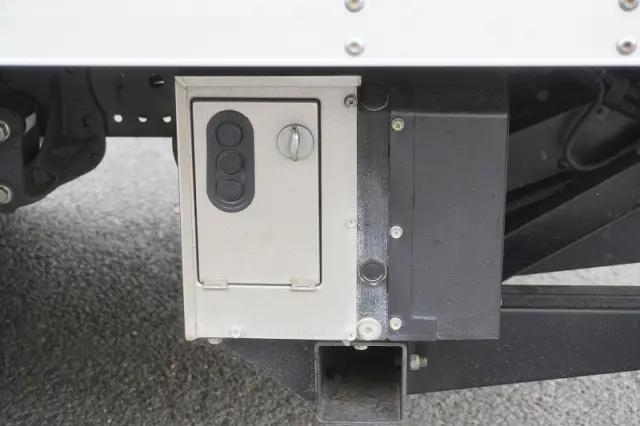 いすゞ エルフ TPG-NNR85AN(2WD)の写真28