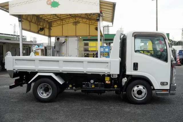 いすゞ エルフ TKG-NPR85YN(2WD)の写真5