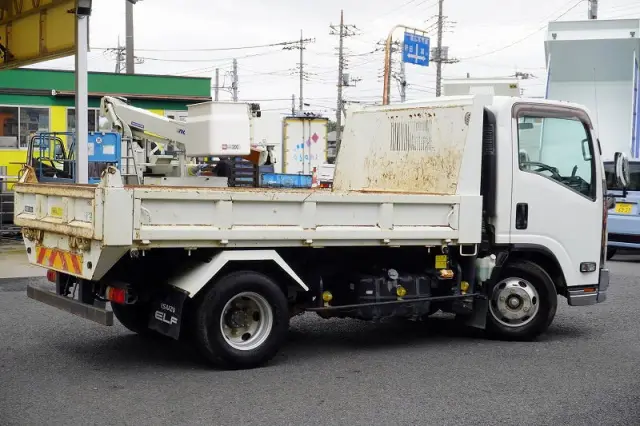 いすゞ エルフ TKG-NPR85YN(2WD)の写真8