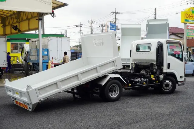 いすゞ エルフ TKG-NPR85YN(2WD)の写真9