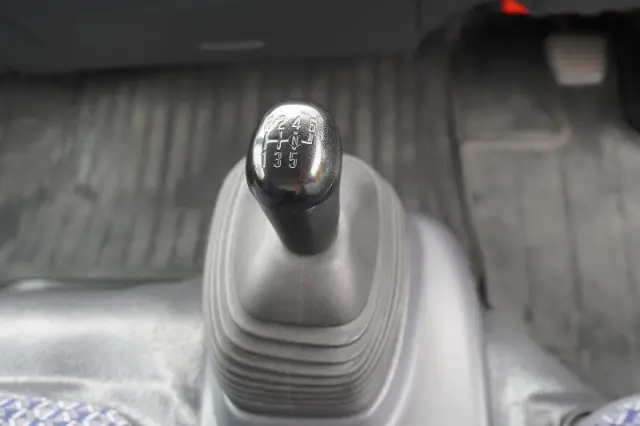 いすゞ エルフ 2RG-NPR88AN(2WD)の写真35