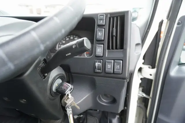 いすゞ エルフ 2RG-NPR88AN(2WD)の写真39