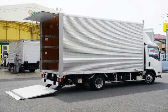 いすゞ エルフ 2RG-NPR88AN(2WD)の写真9