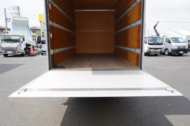 いすゞ エルフ 2RG-NPR88AN(2WD)の写真26