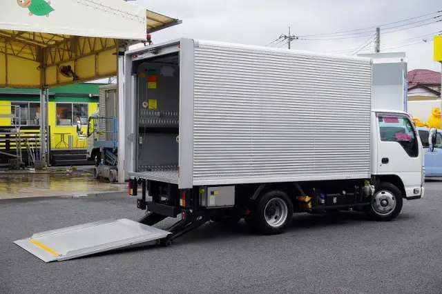 いすゞ エルフ 2RG-NKR88AN(2WD)の写真9
