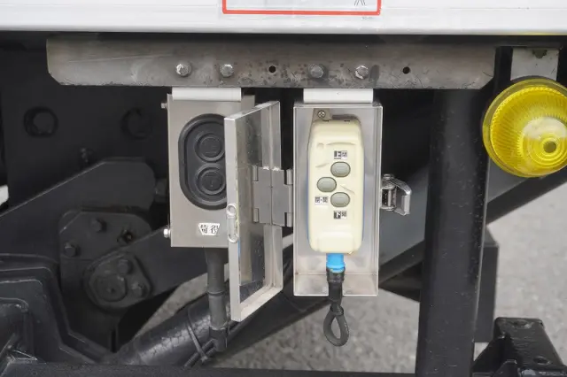 いすゞ エルフ 2RG-NKR88AN(2WD)の写真30