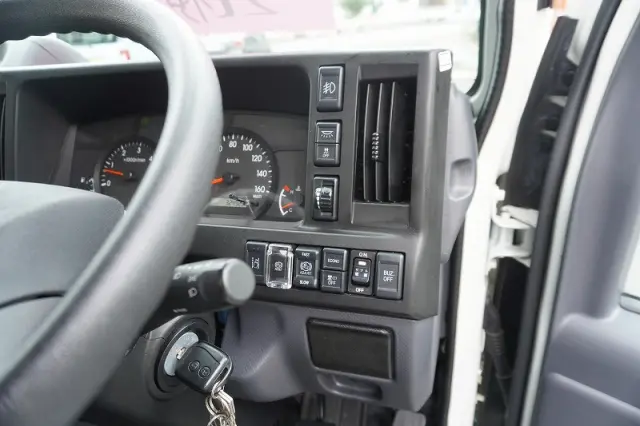 いすゞ エルフ 2RG-NKR88AN(2WD)の写真37