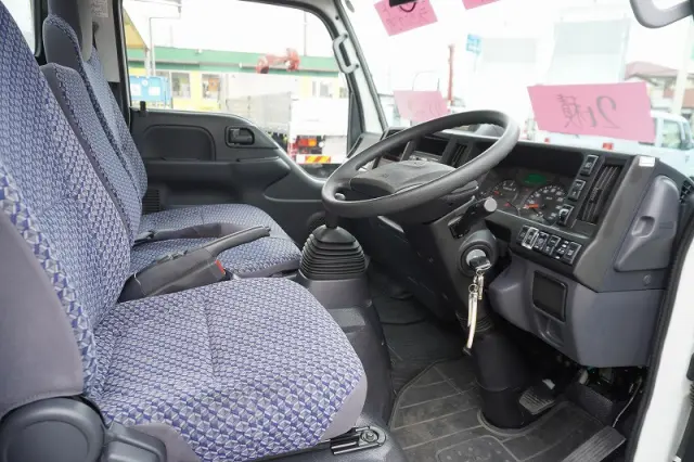 いすゞ エルフ 2RG-NKR88AN(2WD)の写真40