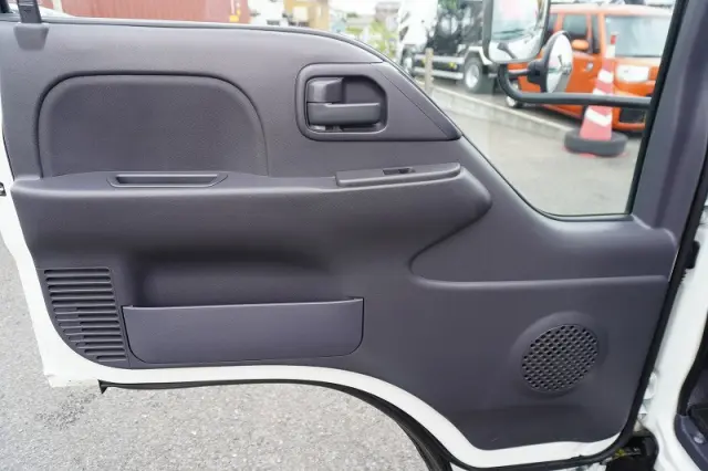 いすゞ エルフ 2RG-NKR88AN(2WD)の写真43