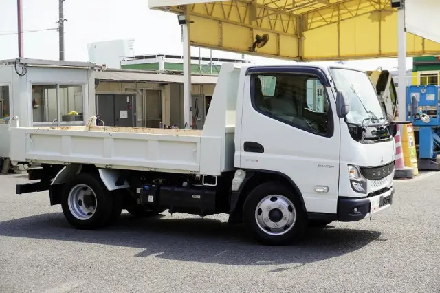 三菱 キャンター 2RG-FBA60(2WD)の写真6